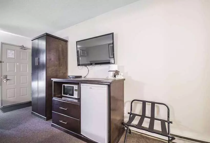 Отель Econo Lodge