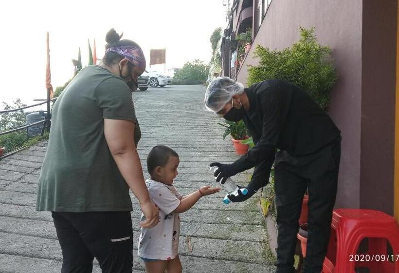 ホテル Honeymoon Inn  Mussoorie