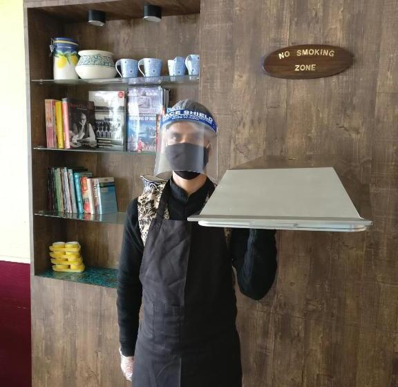 ホテル Honeymoon Inn  Mussoorie