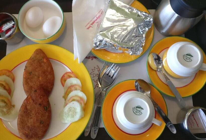 ホテル Honeymoon Inn  Mussoorie