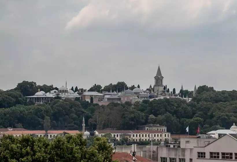 ホテル Pesa Suites