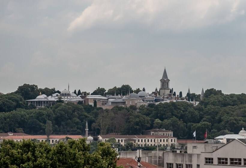 ホテル Pesa Suites