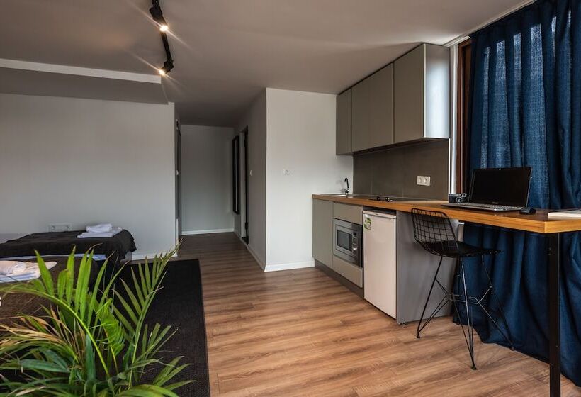 ホテル Pesa Suites