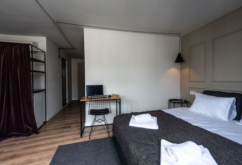 ホテル Pesa Suites