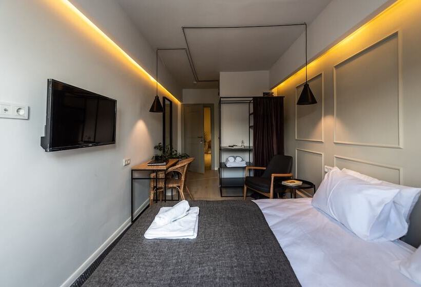 ホテル Pesa Suites