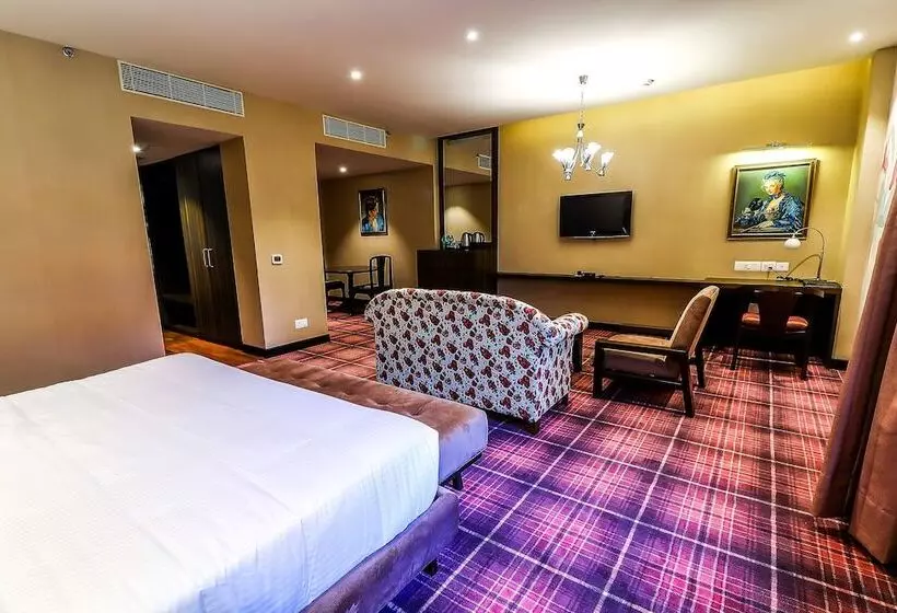 호텔 Piccadily Raipur