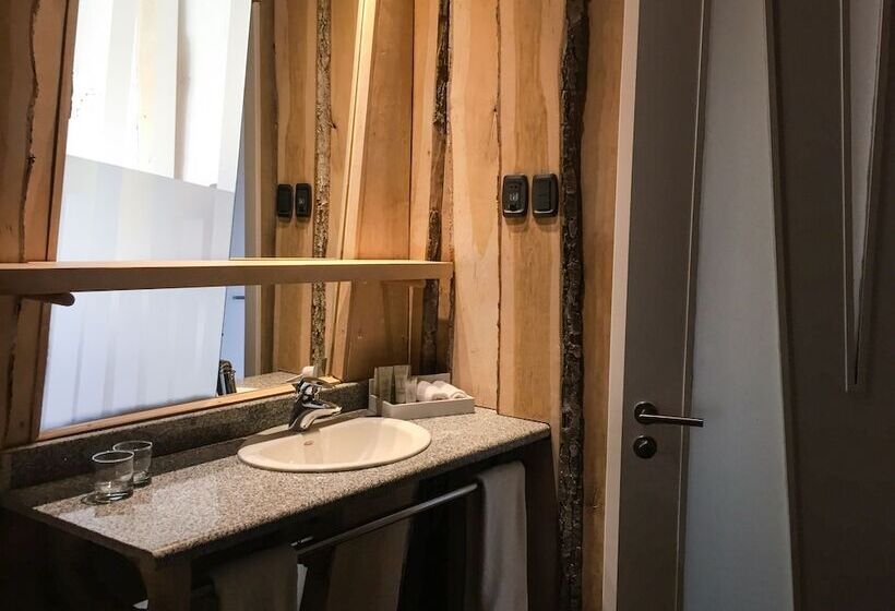 هتل Remota Patagonia Lodge