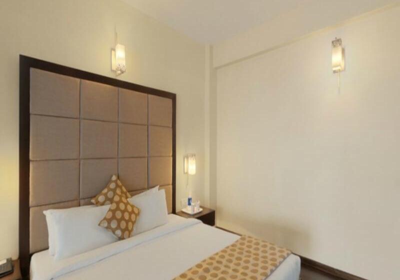 Отель Seasons  Rajkot