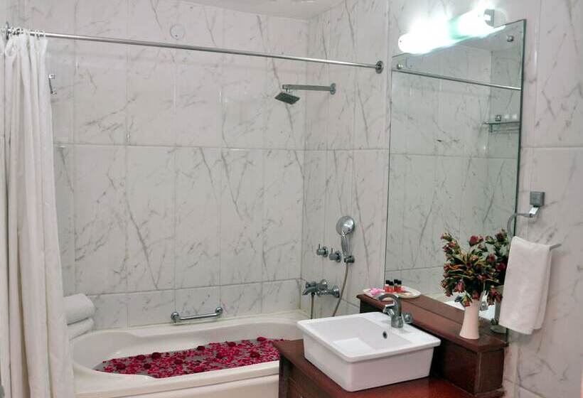 فندق Sun   A Taj View Heritage