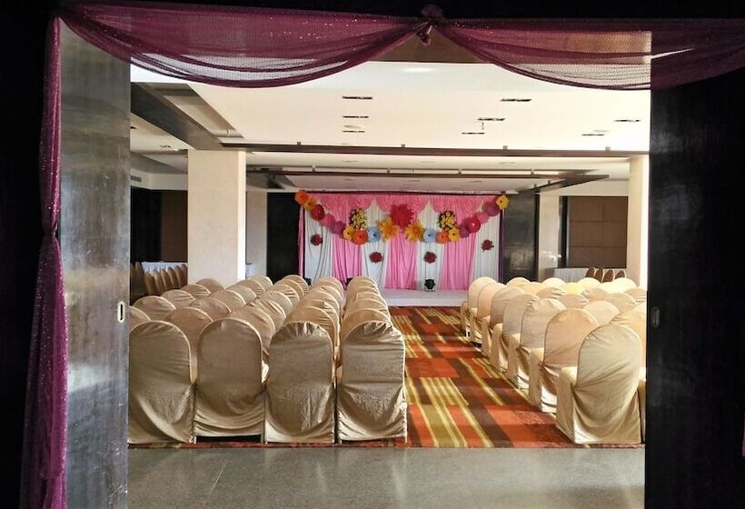 فندق Taj Tristar