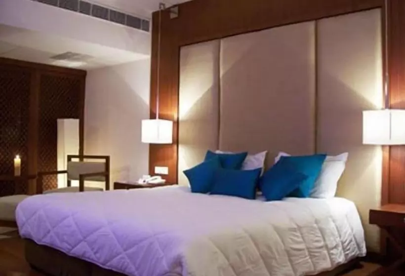 فندق Taj Tristar