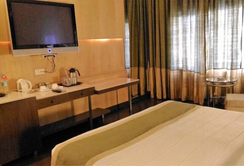 فندق Taj Tristar