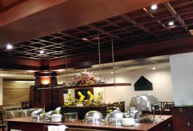 فندق Taj Tristar