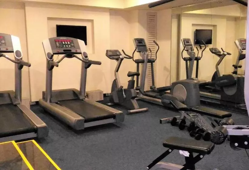 فندق Taj Tristar