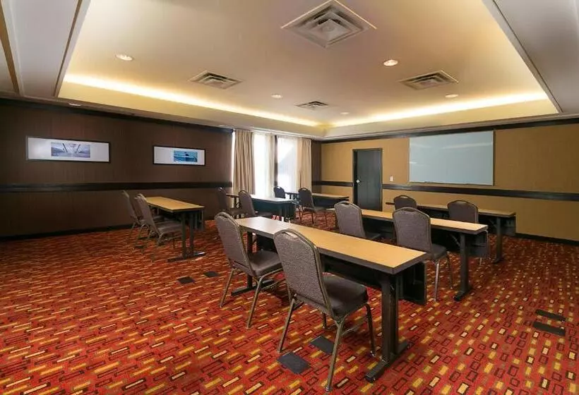 호텔 Courtyard Kansas City East/blue Springs