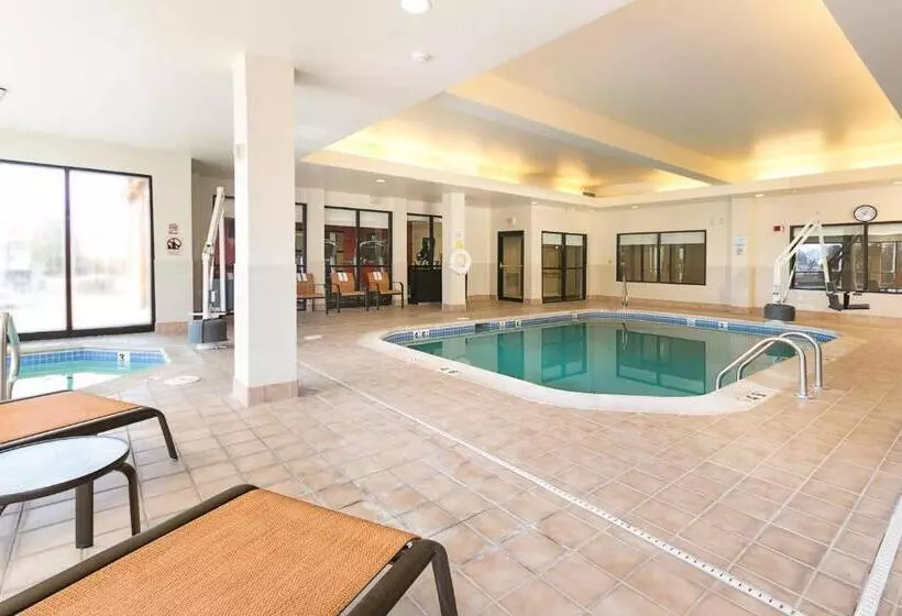 호텔 Courtyard Kansas City East/blue Springs