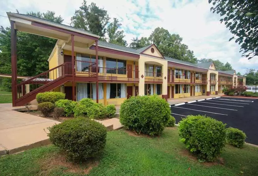 Hotelli Econo Lodge Inn And Suites   Pilot Mountain