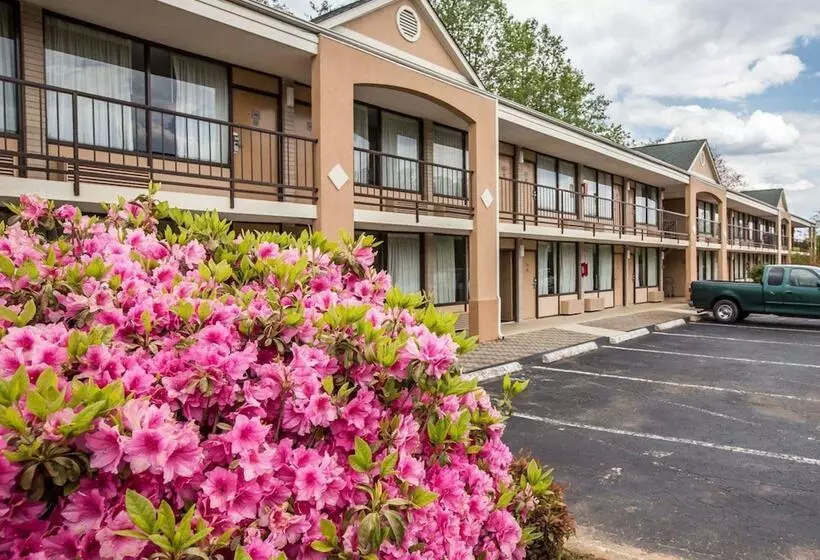 Hotelli Econo Lodge Inn And Suites   Pilot Mountain