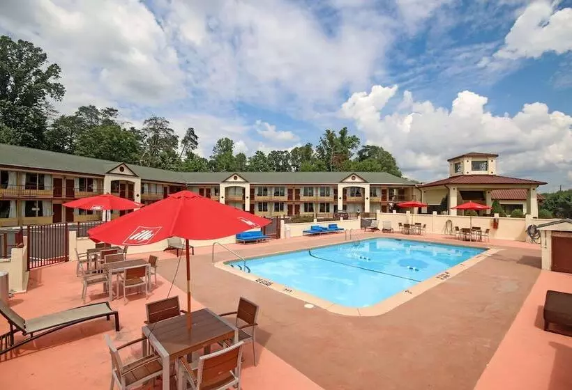 Hotelli Econo Lodge Inn And Suites   Pilot Mountain