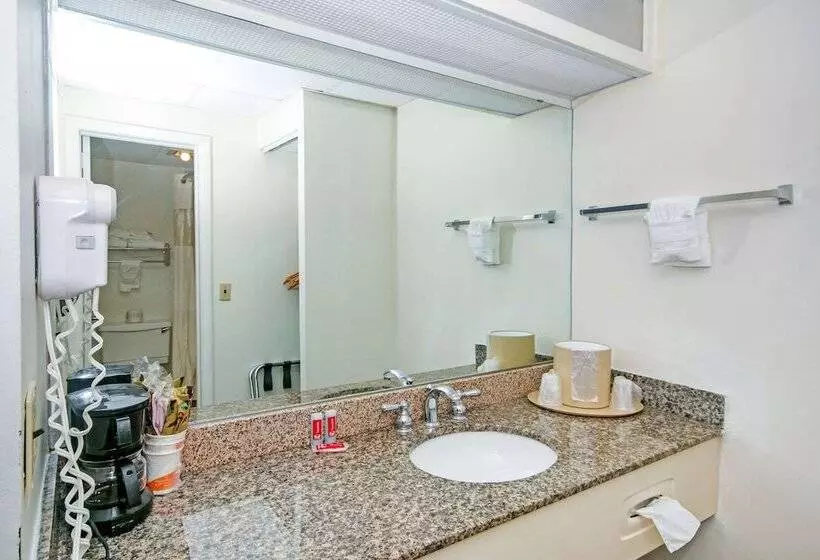 Hotelli Econo Lodge Inn And Suites   Pilot Mountain