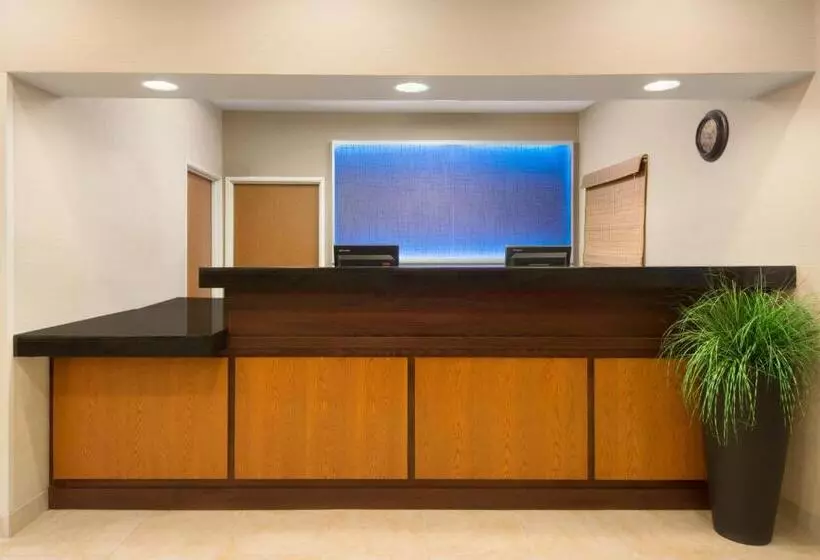 هتل Amerivu Inn And Suites