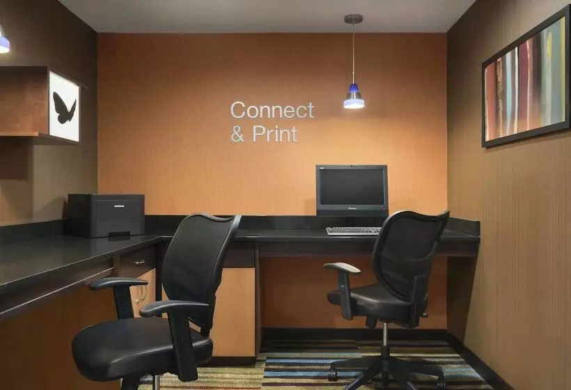 בית מלון כפרי Fairfield Inn & Suites Hartford Manchester