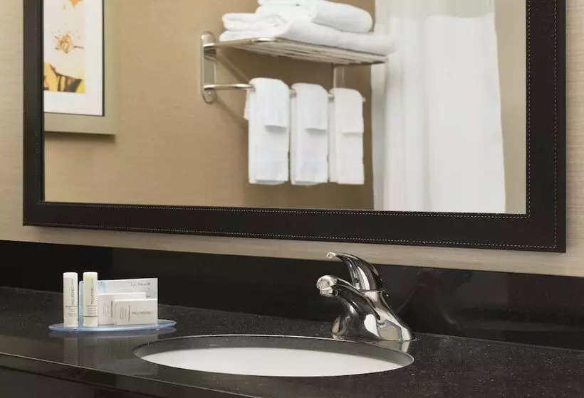 בית מלון כפרי Fairfield Inn & Suites Hartford Manchester