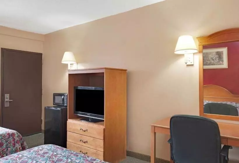 Отель Knights Inn Of Pine Brook