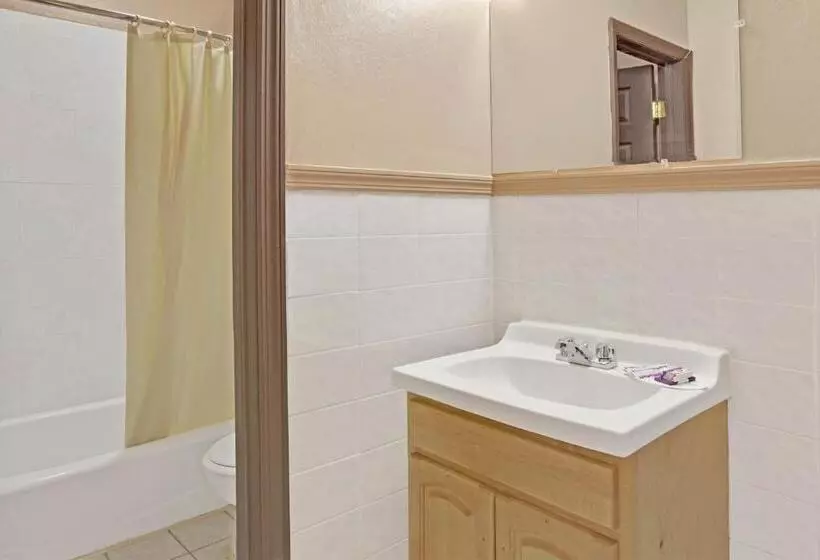 Отель Knights Inn Of Pine Brook