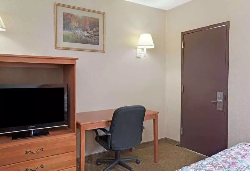 Отель Knights Inn Of Pine Brook