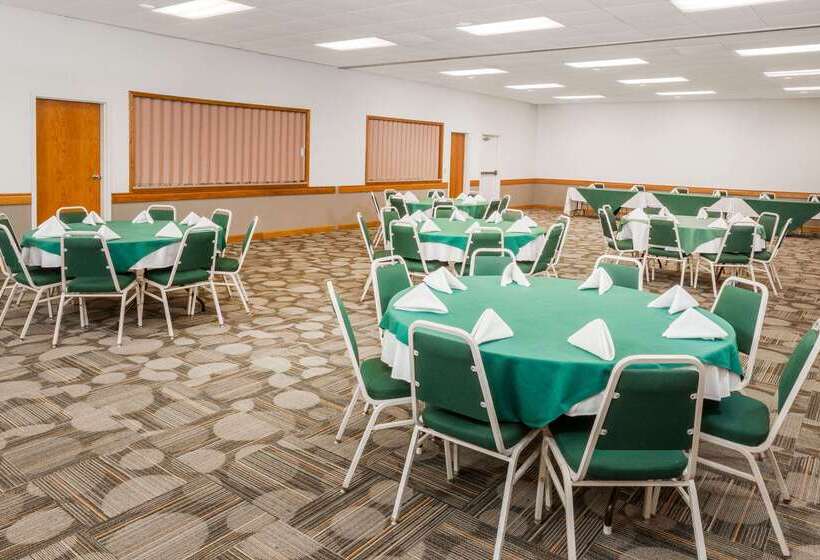 فندق Super 8 By Wyndham Stevensville St Joseph