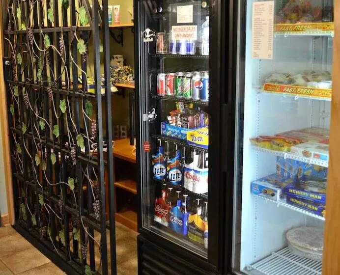 Fossil Creek Hotel And Suites