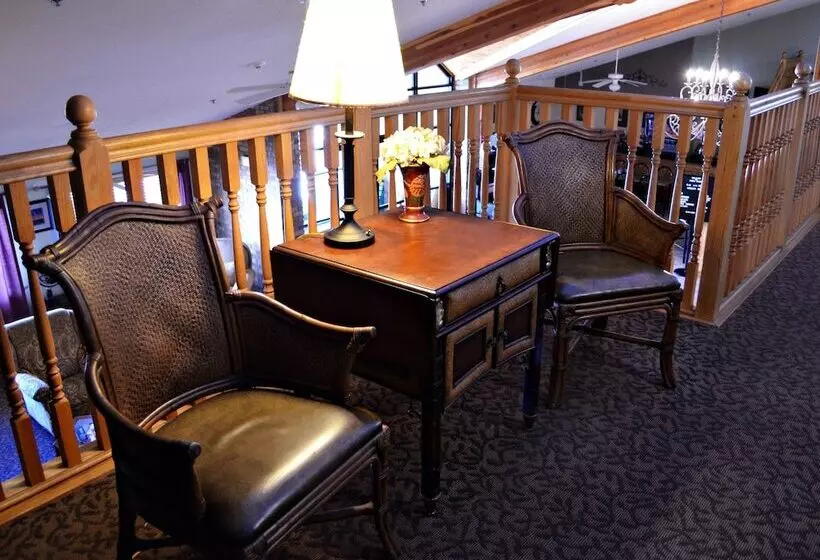 Fossil Creek Hotel And Suites