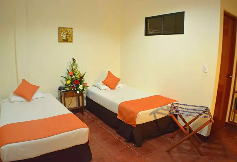 Отель Las Mercedes Leon