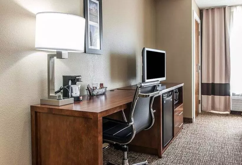 Hotel Comfort Inn & Suites