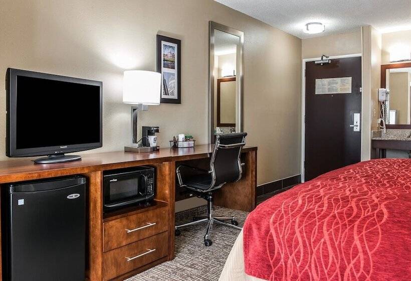 Отель Comfort Inn & Suites