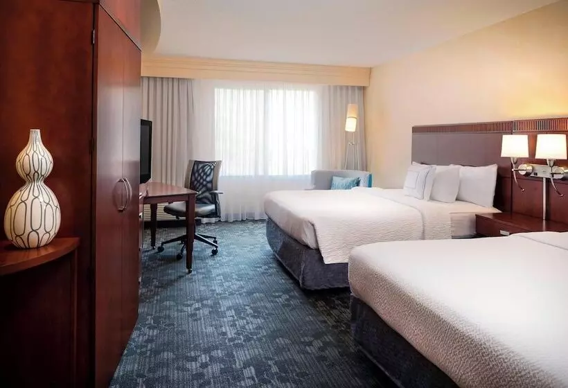 Отель Courtyard By Marriott Kansas City Shawnee