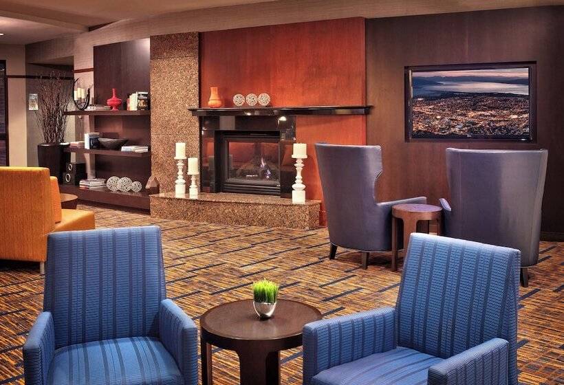 בית מלון כפרי Courtyard By Marriott Kansas City Shawnee