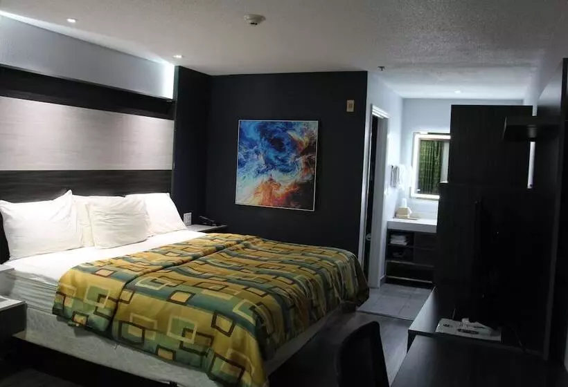 Отель Douglas Inn & Suites