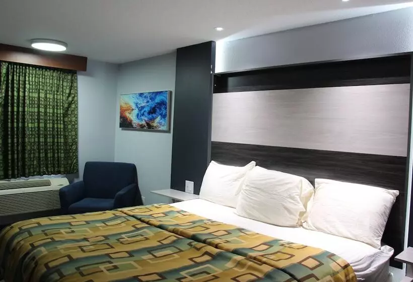 Отель Douglas Inn & Suites