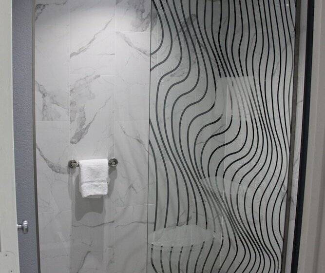 Отель Douglas Inn & Suites