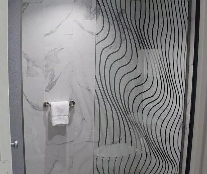 Отель Douglas Inn & Suites