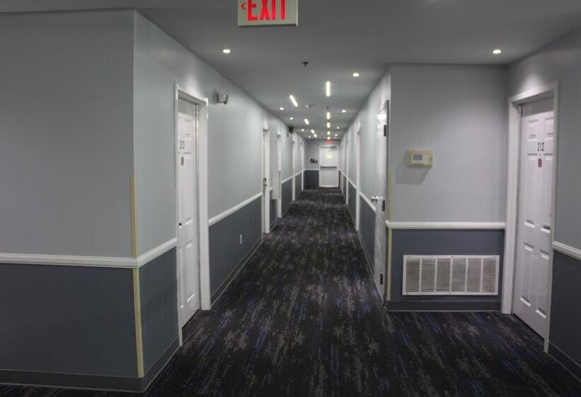 Отель Douglas Inn & Suites