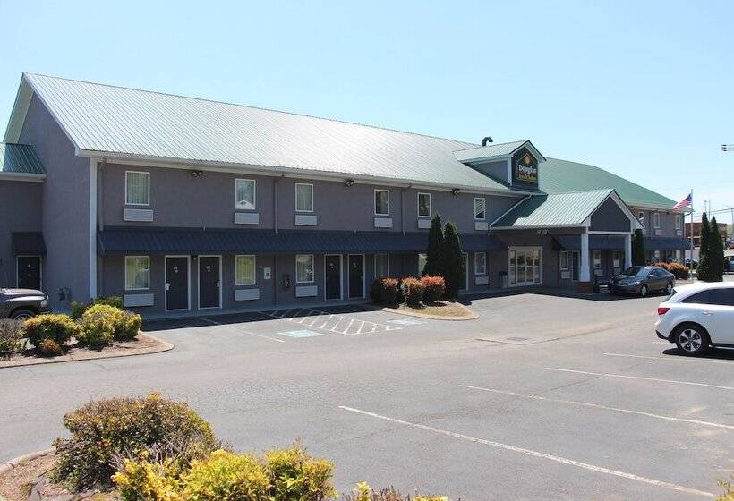 Отель Douglas Inn & Suites