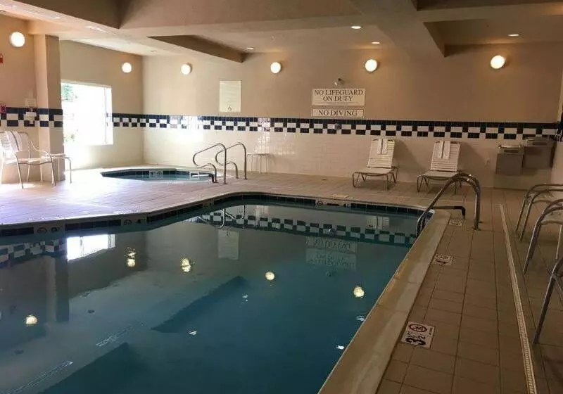 Отель Fairfield By Marriott Frankfort