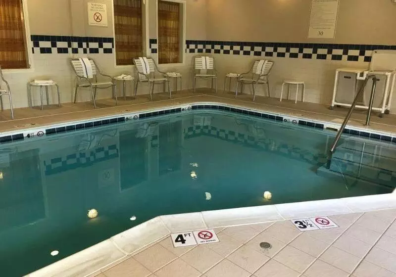 Отель Fairfield By Marriott Frankfort