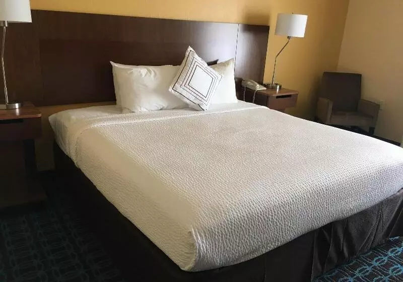 Отель Fairfield By Marriott Frankfort