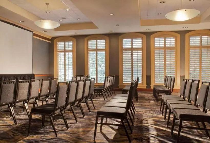 בית מלון כפרי The Ashton