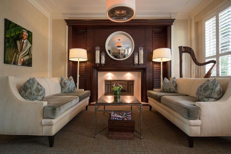 The Pillars Hotel & Club