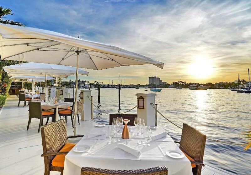 The Pillars Hotel & Club